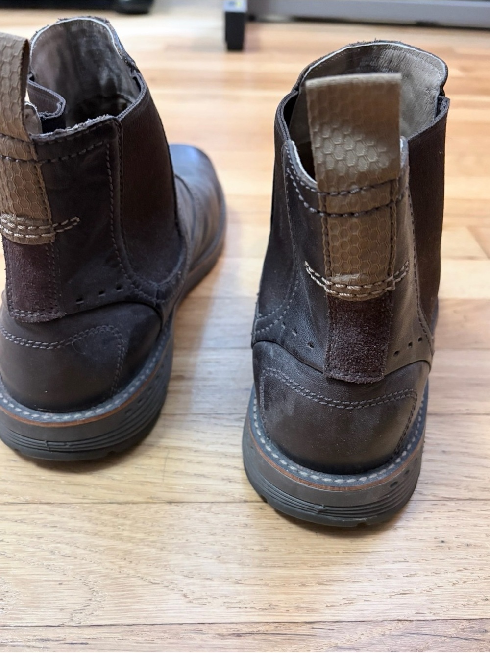 Merrell Men’s Dark Brown Leather Chukka Boots - Picture 2 of 5